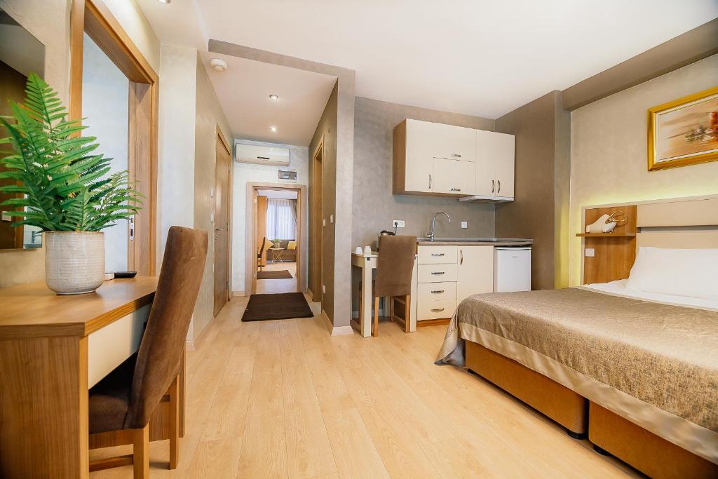 Six Bedroom FlatImage
